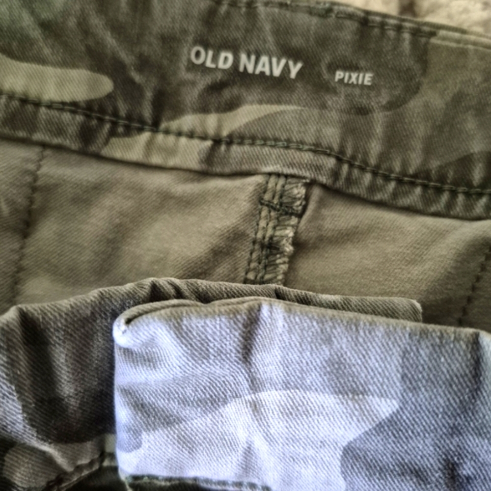 Vintage Old Navy Woman's Camo Pants - Picture 3 of 4